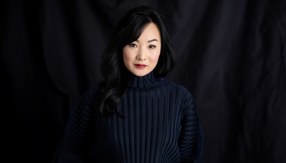 Susanne Mørk er utdannet klassisk sanger med fordypning i musikken ved Versailles. Siden 2012 har hun sammen med kjæresten drevet Kavakava, et sted for argentinsk tango. Det fraværende er hennes første bok.