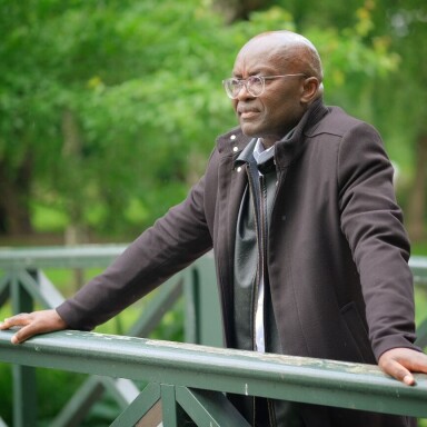 Holbergprisvinner Achille Mbembe: – Det har tatt tid å forstå betydningen av dette