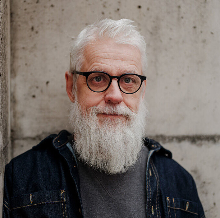 Bård Torgersen er musiker, poet og forfatter. Ete jord er hans tiende roman. Bård Torgersen er musiker, poet og forfatter. Ete jord er hans tiende roman.