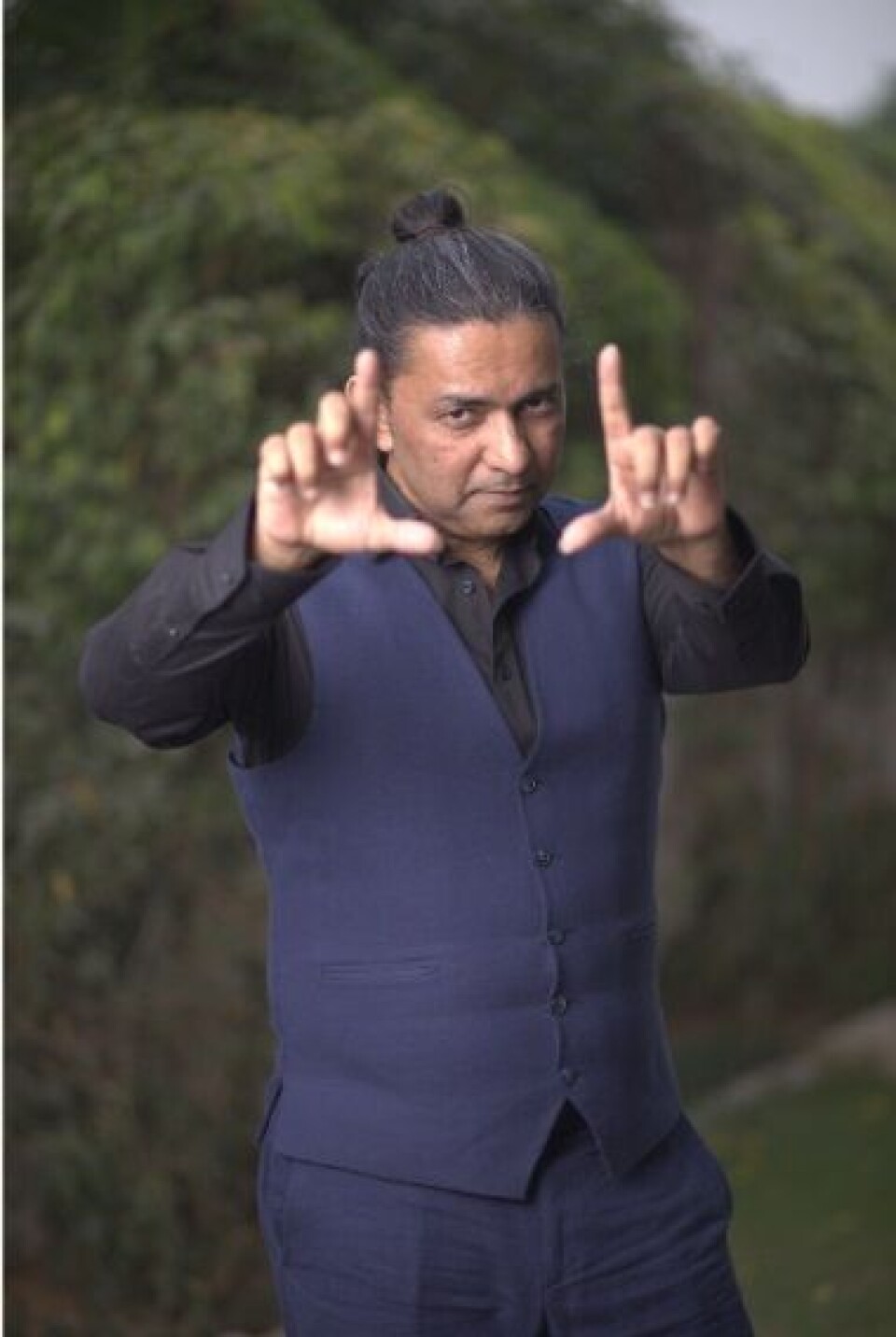 Sajjad Ali var en av de første pakistanske artistene som tok inn elementer fra hiphop i sin musikk på 90-tallet og han har gjennom hele sin karriere klart å fornye sitt musikalske uttrykk.