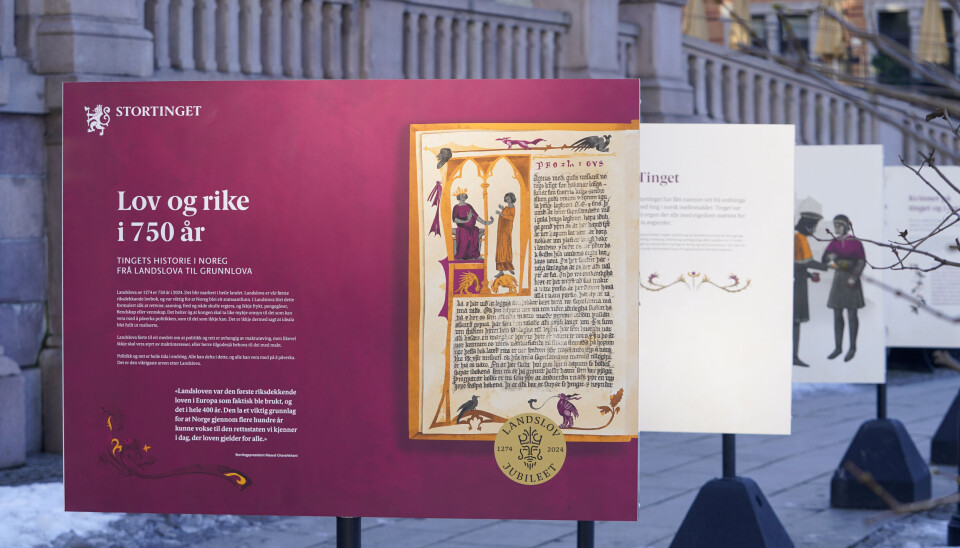 Landsloven var den første riksdekkende loven i Europa som faktisk ble brukt. På noen punkter var den også veldig progressiv. For første gang fikk kvinner arverett. Her fra utstillingen I forbindelse med 750-årsjubileet for Magnus Lagabøtes landslov.
