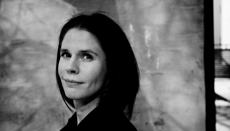 Hege Susanne Bergan debuterte i 2007 og har gitt ut tre diktsamlinger. Hun er også oversetter av russisk litteratur. Nå er hun aktuell med novellesamlingen Være med på leken. Hege Susanne Bergan debuterte i 2007 og har gitt ut tre diktsamlinger. Hun er også oversetter av russisk litteratur. Nå er hun aktuell med novellesamlingen Være med på leken.