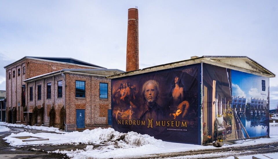 Nerdrum museum ligger i det gamle Pipehuset, på området som huset Gamle Agnes Fabrikker som var Norges siste fyrstikkfabrikk.