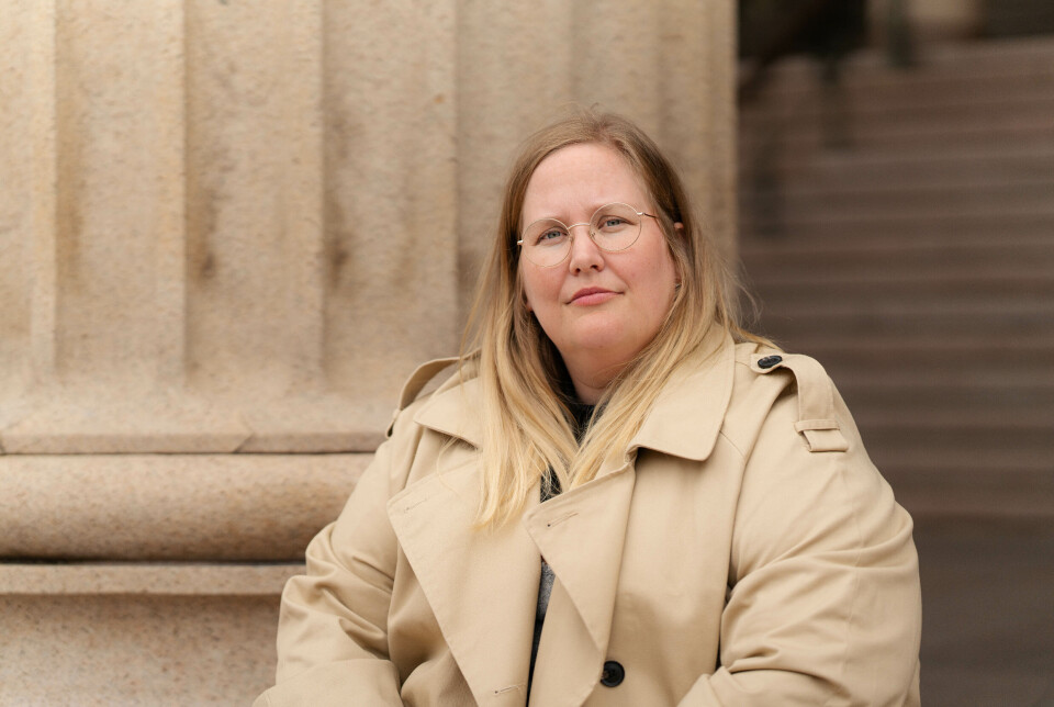 Marit Røste er skuespiller og dramatiker. Hun er daglig leder i teaterkompaniet Krøbel og produserte og spilte teatermonologen Kakerlakk (2022). Tjukk er hennes første bok.