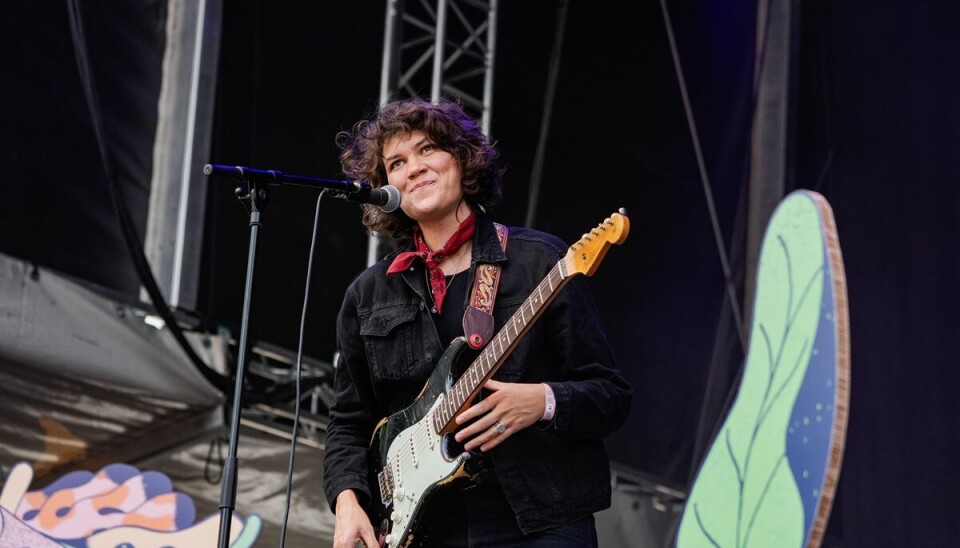 Fay Wildhagen mottar Anne Grete Preus-prisen. Her på Øyas 25-årsjubileum.