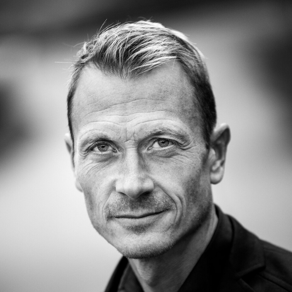 Torolf E. Kroglund har skrevet flere sakprosabøker fra flere ulike miljø, blant annet om skateboard- og jegermiljøer. Han har også blant annet skrevet boka Historien om båten, hvor han bygde sin egen robåt i tre og med det som bakgrunn dykket ned i båtens omfattende historie. Nå er han aktuell med boka Eplet - En reise i Edens hager. Torolf E. Kroglund har skrevet flere sakprosabøker fra flere ulike miljø, blant annet om skateboard- og jegermiljøer. Nå er han aktuell med boka Eplet - En reise i Edens hager.