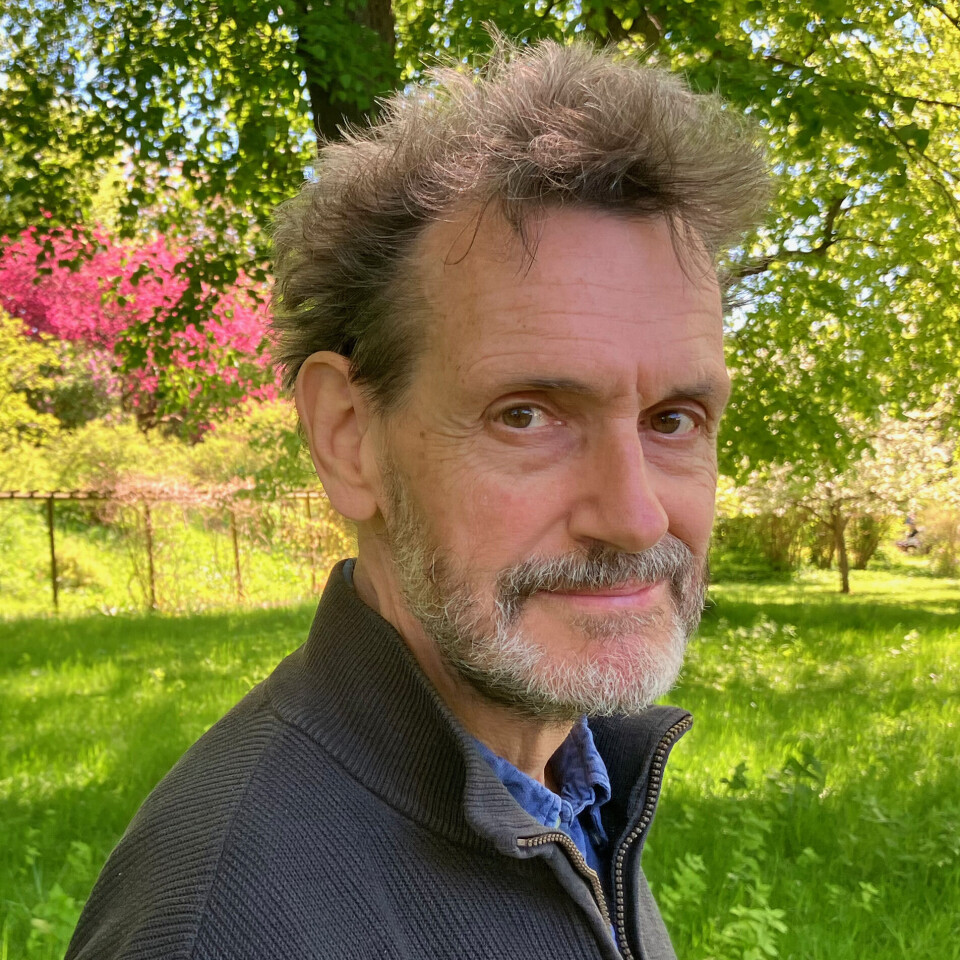 Arne Hugo Stølan debuterte i 1987 med samlingen Min tid med Mathilde og har gjennom flere tiår skrevet og utgitt dikt. Han har også vært mangeårig litteraturanmelder i VG og undervist ved Skrivekunstlinjen på Nansenskolen. Arne Hugo Stølan debuterte i 1987 med samlingen Min tid med Mathilde og har gjennom flere tiår skrevet og utgitt dikt. Han har også vært mangeårig litteraturanmelder i VG og undervist ved Skrivekunstlinjen på Nansenskolen.