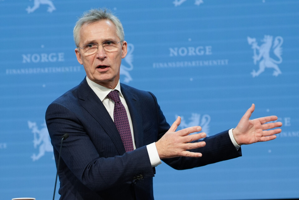 Norges Banks mandat for pengepolitikken skal evalueres, sier finansminister Jens Stoltenberg (Ap). Norges Banks mandat for pengepolitikken skal evalueres, sier finansminister Jens Stoltenberg (Ap).
