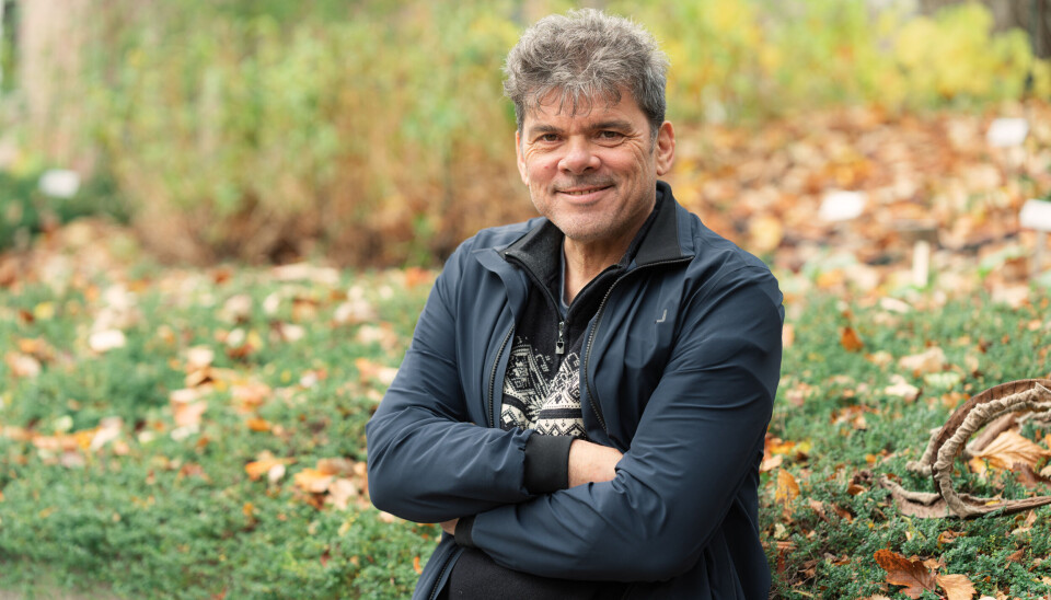 Glenn-Peter Sætre er professor i evolusjonsbiologi ved Universitetet i Oslo. Han har særlig forsket på artsdannelse blant fugler. Glenn-Peter Sætre er professor i evolusjonsbiologi ved Universitetet i Oslo. Han har særlig forsket på artsdannelse blant fugler.