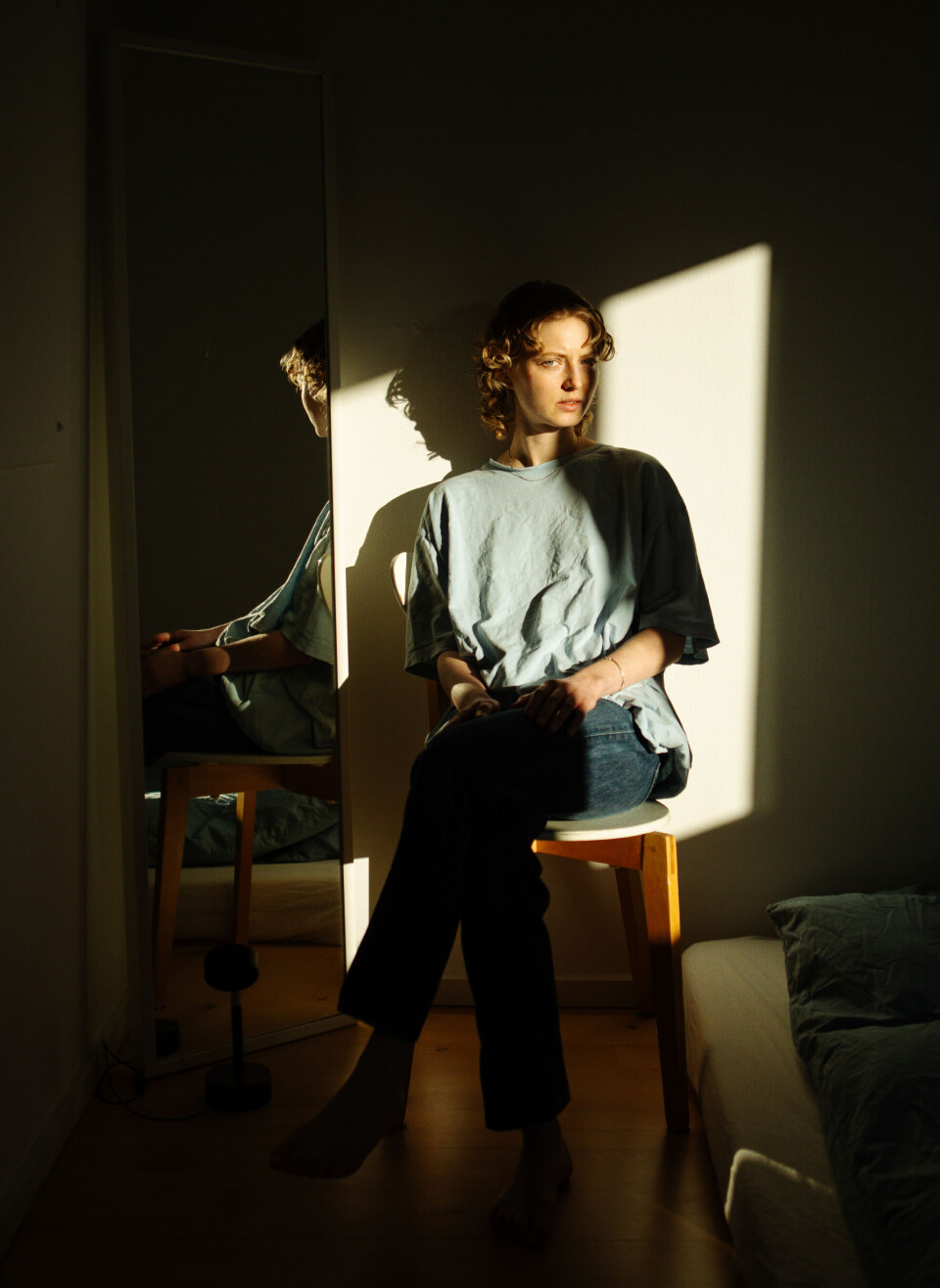 Anna With, født 1997 i Oslo, debuterte med den kritikerroste diktsamlingen Eplet, nesten i 2024. Hun er utdannet ved Skrivekunstakademiet i Bergen og Litterär Gestaltning i Gøteborg. For debuten har hun nå vunnet Tarjei Vesaas' debutantpris. Anna With, født 1997 i Oslo, debuterte med den kritikerroste diktsamlingen Eplet, nesten i 2024. Hun er utdannet ved Skrivekunstakademiet i Bergen og Litterär Gestaltning i Gøteborg. For debuten har hun nå vunnet Tarjei Vesaas' debutantpris.