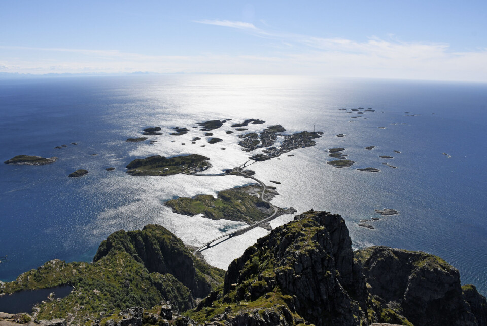 Festvågtinden ved Henningsvær i Lofoten. Festvågtinden ved Henningsvær i Lofoten.