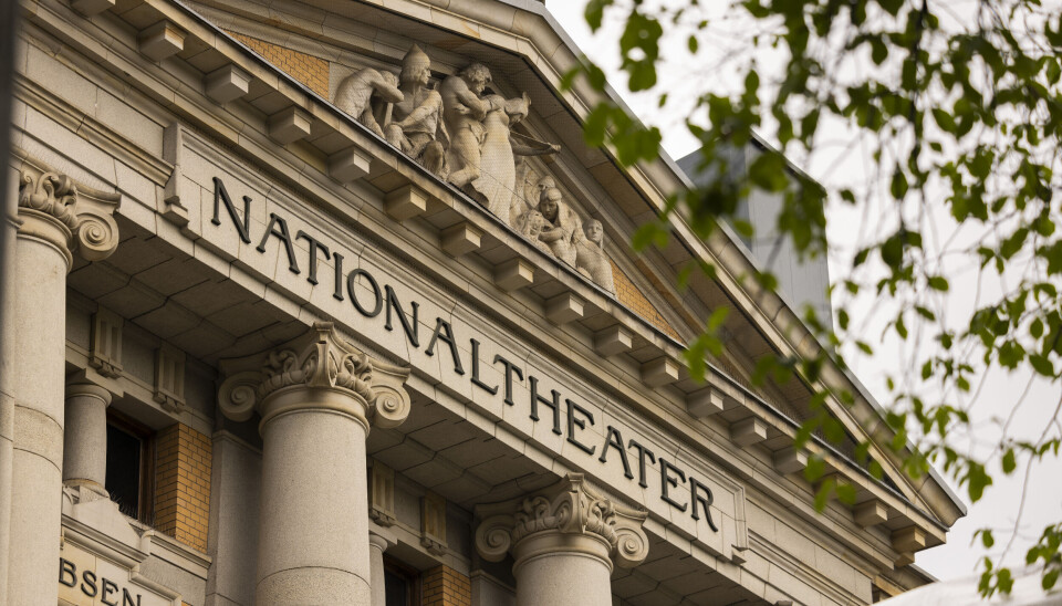 Eksteriør av bygningen før presentasjonen av utredningen om rehabilitering av Nationaltheatret. Det blir ikke bygget en ny scene på Tullinløkka