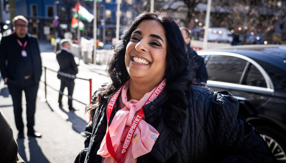 Kultur- og likestillingsminister Lubna Jaffery (Ap) bør sette ned foten for annonsering fra det offentlige i sosiale medier. Kultur- og likestillingsminister Lubna Jaffery (Ap) på Arbeiderpartiets 70. ordinære landsmøte på Oslo Kongressenter Folkets Hus i Oslo.