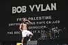 Bobby Vylan fra Bob Vylan under Glastonbury-opptredenen lørdag.