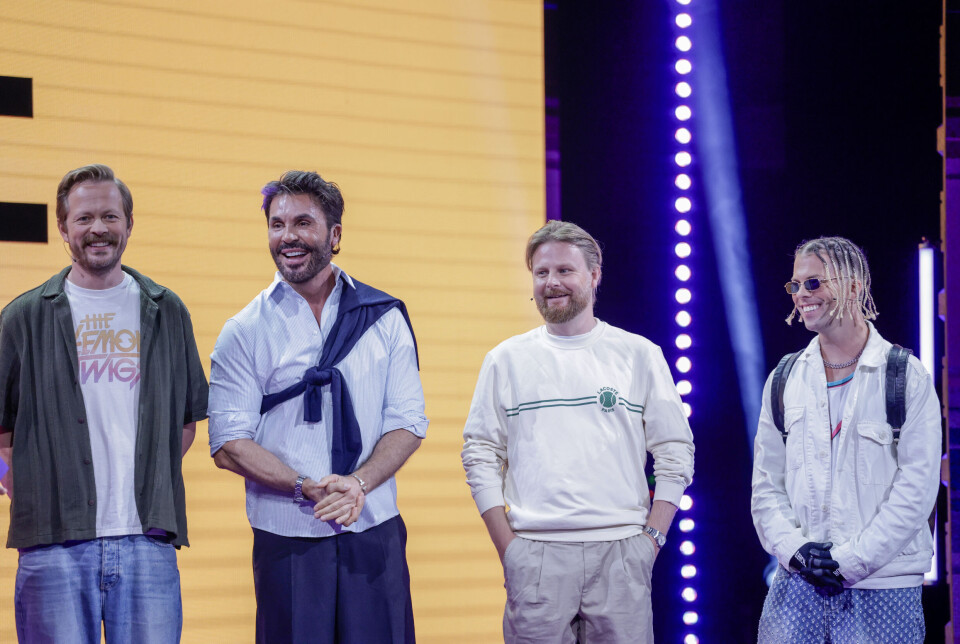 «Norges dummeste»-programlederne Einar Tørnquist og Jan Thomas har selskap av deltakerne Kevin Lauren og Marius Skjelbæk i andre runde av serien. «Norges dummeste» har passert over en million i seertall