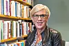 Hilde Henriksen Waage på kontoret foran en bokhylle på Blindern i Oslo