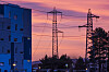 Strømmaster ved Skullerud i Oslo silhouettert mot rosa kveldshimmel