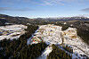 Anleggsområde i snø ved skog og åser, der Googles nye datasenter bygges utenfor Skien.
