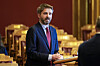Helse- og omsorgsminister Jan Christian Vestre står ved talerstolen i Stortinget under spørretimen.