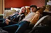 Jo Nesbø og Tobias Santelmann sitter avslappet i en sofa under et Netflix-arrangement.