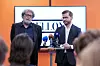 To menn holder pressekonferanse foran Bellona-logoen med mikrofoner på talerstolen.