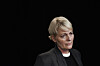 Vibeke Fürst Haugen under en pressebrief, avbildet mot mørk bakgrunn.