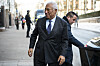 António Costa ankommer regjeringens representasjonsanlegg i Oslo, omgitt av medarbeidere og vakter.