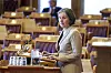 Kjersti Toppe sitter ved talerstolen i Stortingets spørretime i stortingssalen.