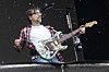 Rivers Cuomo fra Weezer spiller gitar på scenen under NorthSide Festival i AArhus.