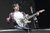 Rivers Cuomo fra Weezer spiller gitar på scenen under NorthSide Festival i AArhus.