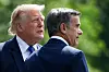 Donald Trump og John Ratcliffe i dress under en samtale utendørs ved Camp David.