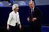 Mark Carney og Ursula von der Leyen snakker sammen i Europaparlamentet i Strasbourg.