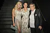 Linni Meister, Aina Tufte og Lise Gro Tufte poserer sammen i en trapp før Reality Awards i Oslo.