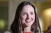 Renate Reinsve smiler foran kamera under en Oscar-nominasjonsvake i Oslo.