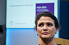 Kari Nessa Nordtun ser mot siden under en pressekonferanse om PISA 2025.
