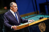 Sergei Lavrov taler ved en talerstol med FNs emblem i New York.