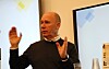 Tor Wallin Andreassen, tidligere professor ved NHH, holder en presentasjon.