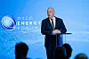 Anders Opedal taler ved en talerstol foran Oslo Energy Forum-logoen i Oslo.